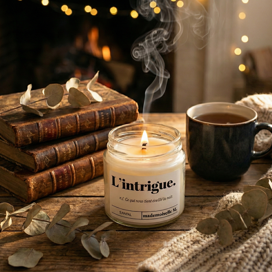 Bougie L'intrigue allumée — ambiance boisée et mystérieuse santal, bougie artisanale faite main