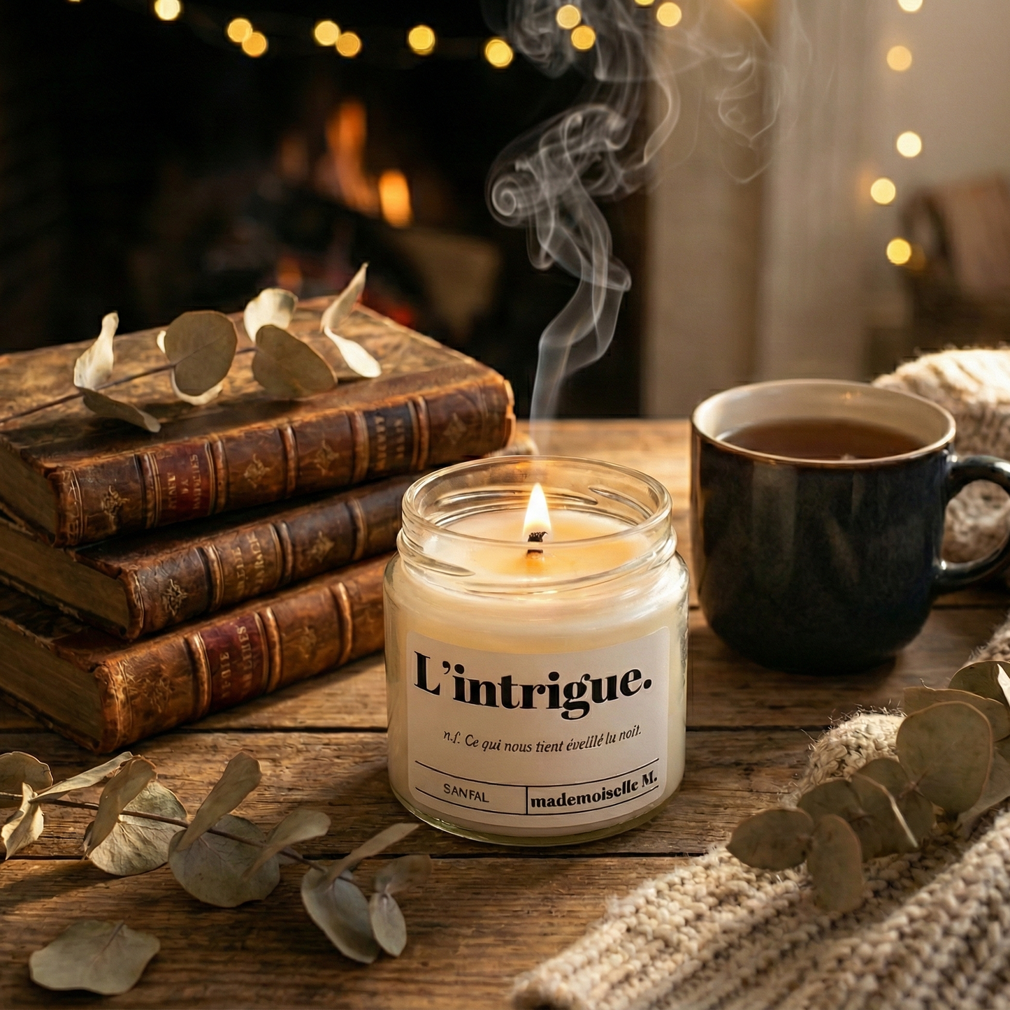 Bougie L'intrigue allumée — ambiance boisée et mystérieuse santal, bougie artisanale faite main